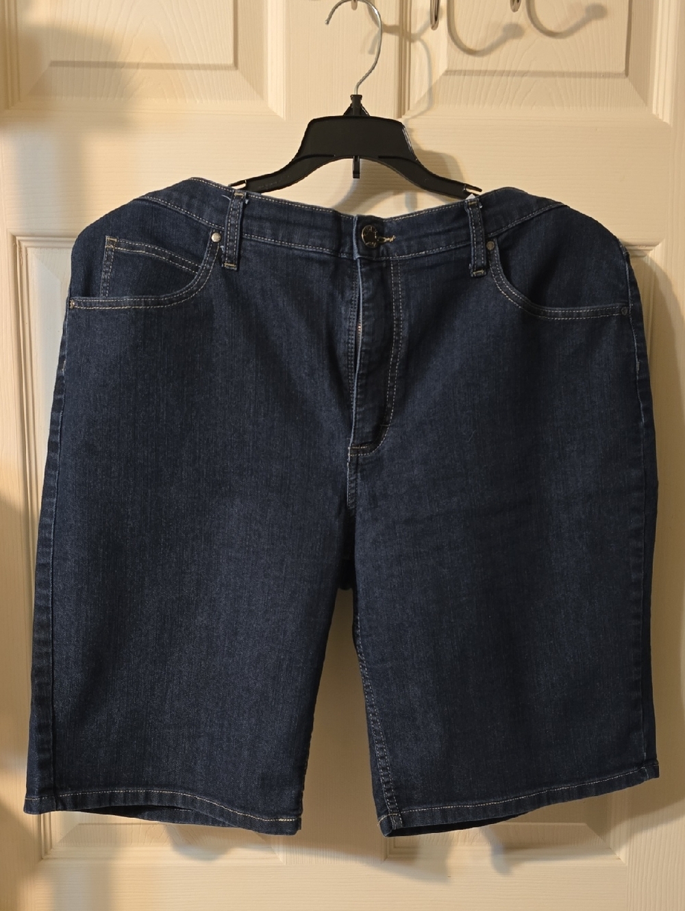 Relaxed Fit Women's Dark Navy Denim Shorts